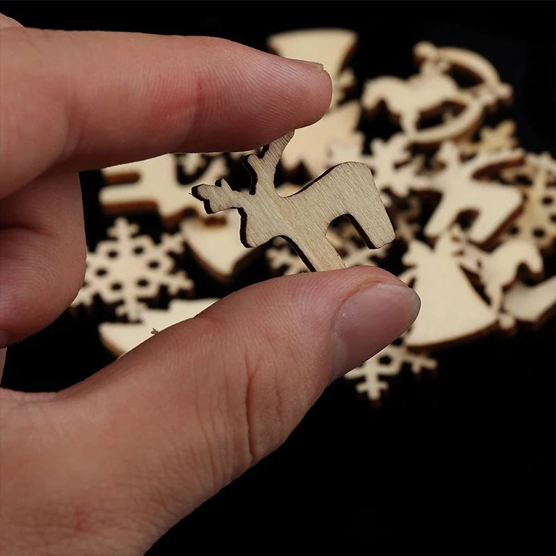 100pcs Christmas Decoration Wooden Snowflake Christmas Tree Deer Trojan Natural Wooden DIY Christmas Tree Hanging Ornaments F